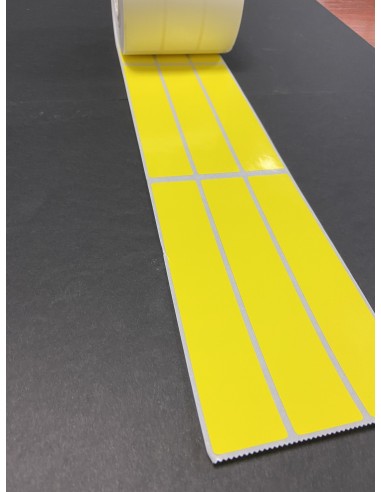 ROLLO  1 MILLAR DE ETIQUETAS  PAPEL FONDO AMARILLO  POLIPROPILENO BLCO. BRILLO 30 x 160