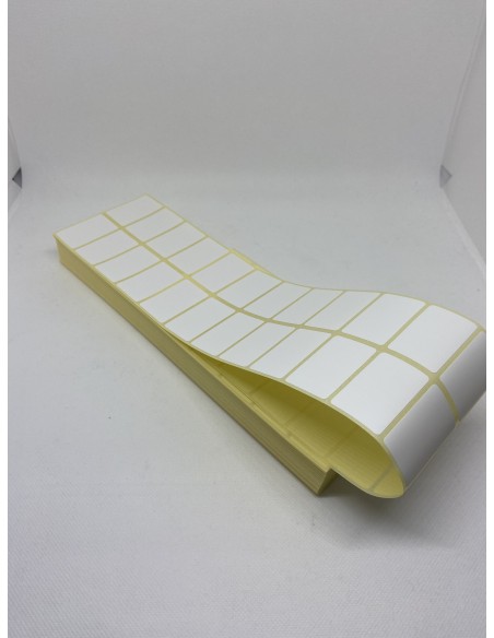 Caja 27 Millares Etiquetas Poliamida 3000 Adhesiva 40 x 25